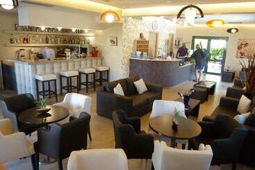 Eleana Boutique Hotel & Blue Infinity
