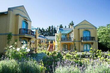 هتل Franschhoek Country House & Villas