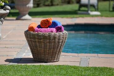 هتل Franschhoek Country House & Villas
