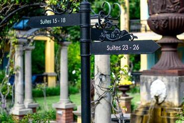 هتل Franschhoek Country House & Villas