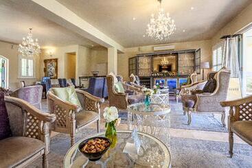 هتل Franschhoek Country House & Villas