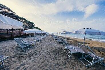 هتل Golfo Del Sole Holiday Resort