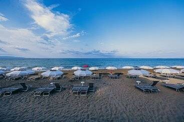هتل Golfo Del Sole Holiday Resort