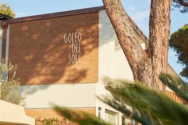 هتل Golfo Del Sole Holiday Resort