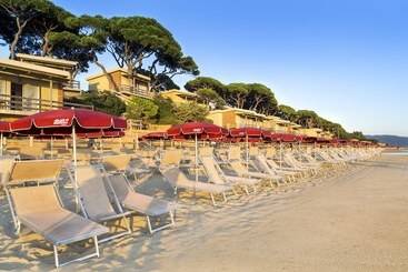 هتل Golfo Del Sole Holiday Resort