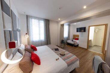هتل Hôtel Méditerranée