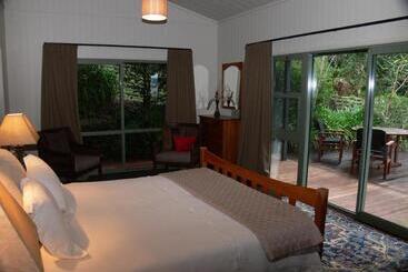 هتل Koura Lodge