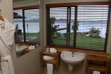 هتل Koura Lodge