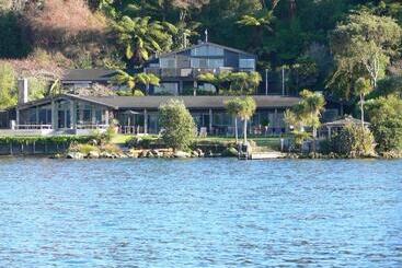 هتل Koura Lodge