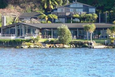 هتل Koura Lodge
