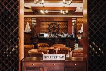 هتل Lake Victoria Serena Golf Resort & Spa