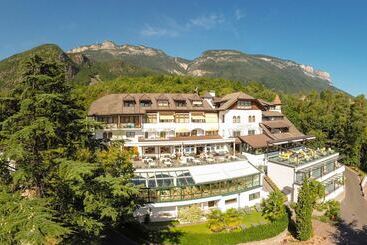 هتل Lambrechtshof