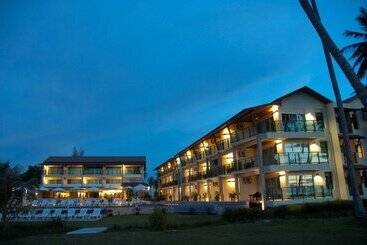 هتل Lanta Pura Beach Resort