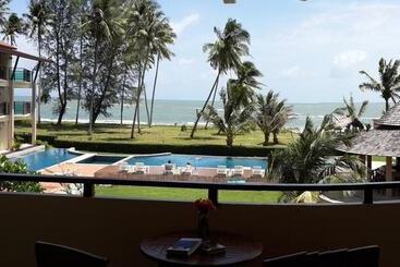 هتل Lanta Pura Beach Resort