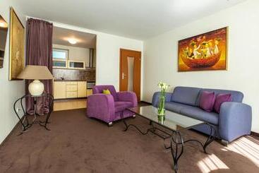 هتل Medea Apartments By Upa
