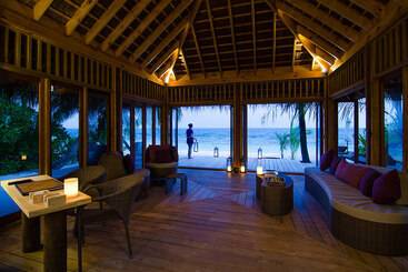 هتل Mirihi Island Resort