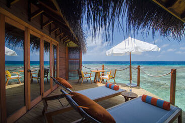 هتل Mirihi Island Resort