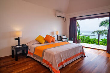 هتل Mirihi Island Resort