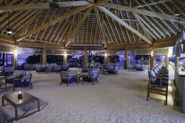 هتل Mirihi Island Resort