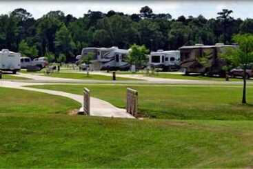 هتل Red Shoes Rv Park