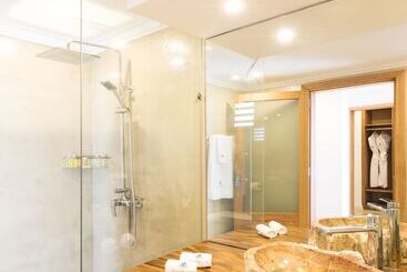 Seasense Boutique Hotel & Spa
