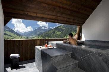 هتل The Alpina Gstaad