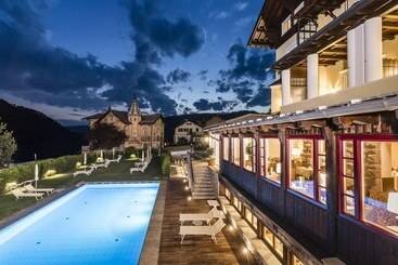 هتل Villa Kastelruth
