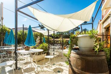 Hôtel Restaurant   Villa Les Sirènes