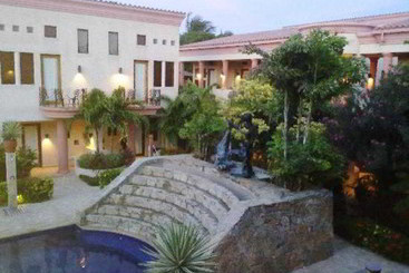 Las Sirenas Hotel & Condo