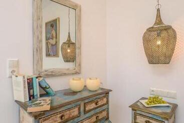 Valena Mare Suites & Apartments
