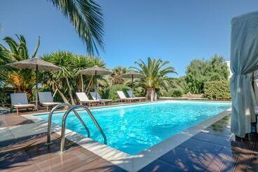 Valena Mare Suites & Apartments