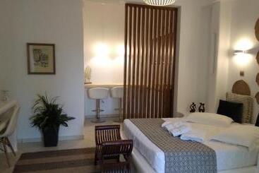 Valena Mare Suites & Apartments