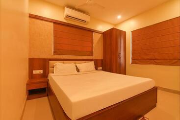 Fabhotel Dream Plaza   Nr Biswa Bangla Gate