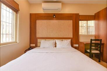 Fabhotel Dream Plaza   Nr Biswa Bangla Gate