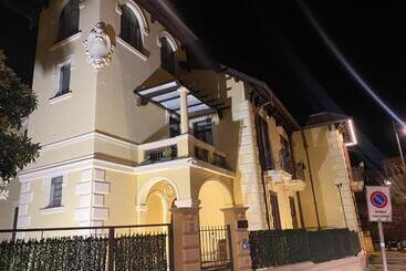 تختخواب و صبحانه Il Palazzo   Luxury Home & Event