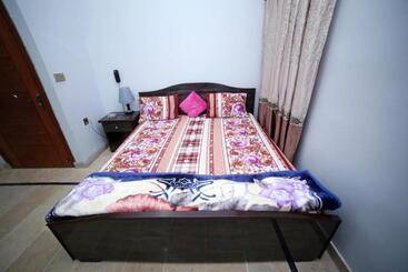 هتل Seasons Inn