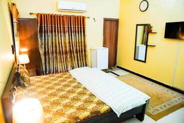 هتل Seasons Inn