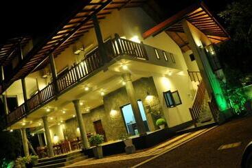 تختخواب و صبحانه Canal Villa