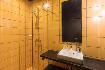 Globe Runner Hostel