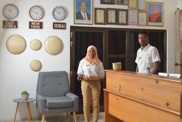 هاستل Chukwani Executive Inn