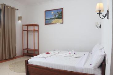 هاستل Chukwani Executive Inn