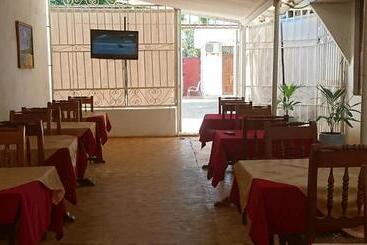هاستل Chukwani Executive Inn