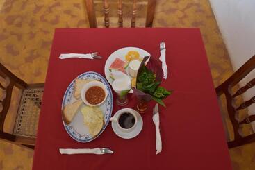 هاستل Chukwani Executive Inn