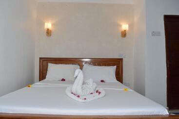 هاستل Chukwani Executive Inn