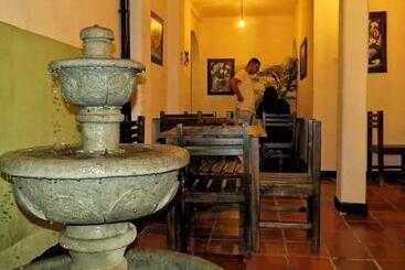 پانسیون Hostal Belén