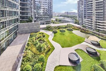 هتل Doubletree By Hilton Shenzhen Airport Residences
