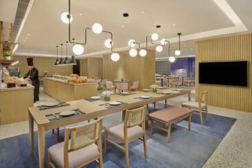 هتل Doubletree By Hilton Shenzhen Airport Residences