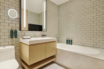 هتل Doubletree By Hilton Shenzhen Airport Residences