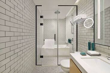 هتل Doubletree By Hilton Shenzhen Airport Residences