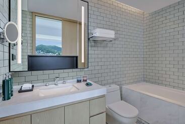 هتل Doubletree By Hilton Shenzhen Airport Residences